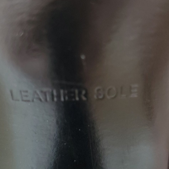 Tahari "Dani" peep toe pumps - size 6 - Picture 3 of 6